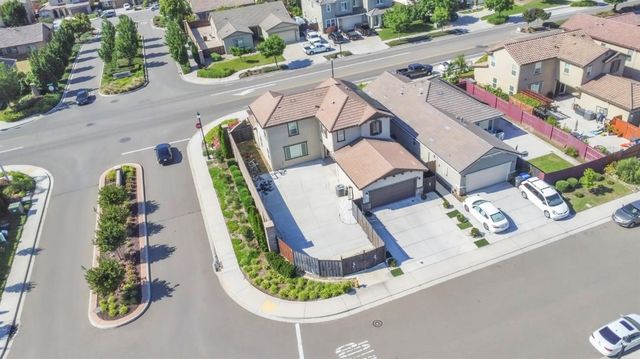 1807 W Woodward Ave, Manteca, CA 95337