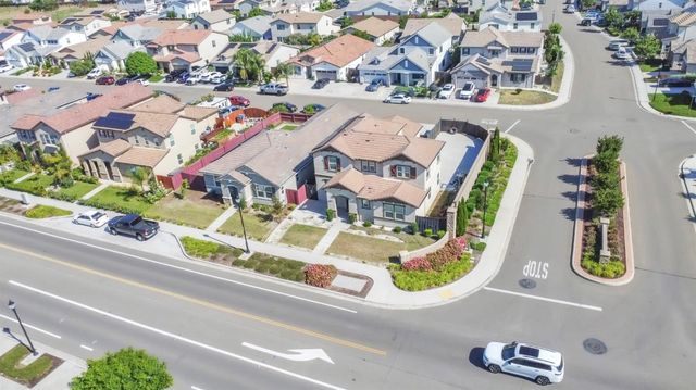 1807 W Woodward Ave, Manteca, CA 95337