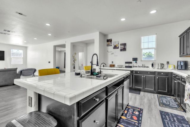 1807 W Woodward Ave, Manteca, CA 95337