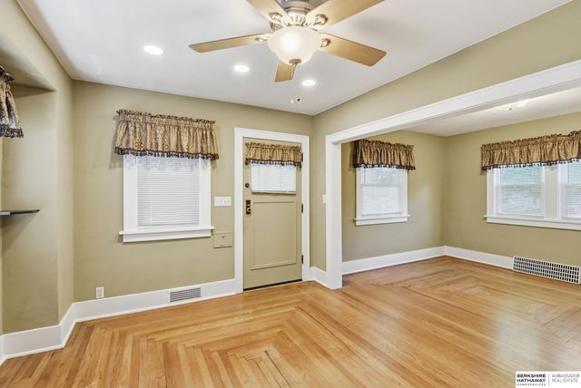 1201 S 44 Street, Omaha, NE 68105