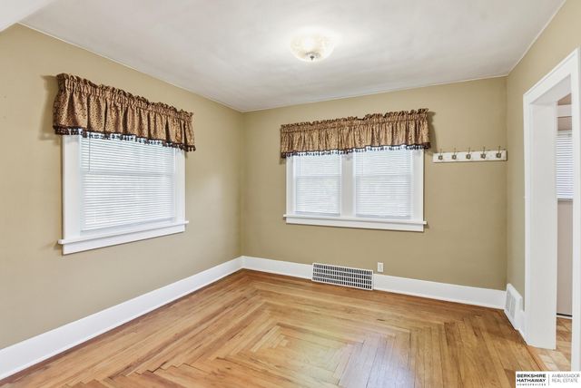 1201 S 44 Street, Omaha, NE 68105