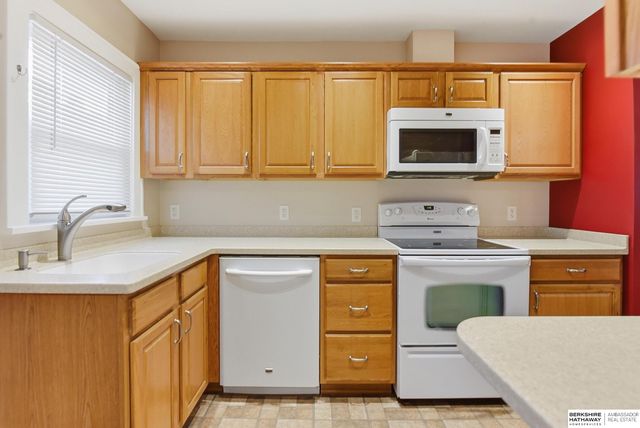 1201 S 44 Street, Omaha, NE 68105