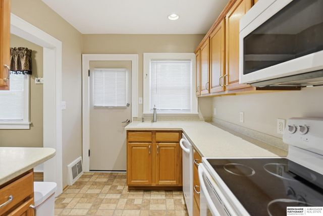 1201 S 44 Street, Omaha, NE 68105