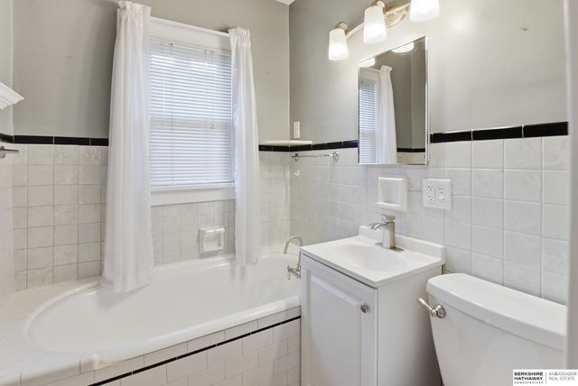 1201 S 44 Street, Omaha, NE 68105