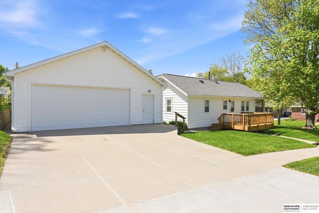 1201 S 44 Street, Omaha, NE 68105