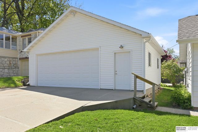 1201 S 44 Street, Omaha, NE 68105