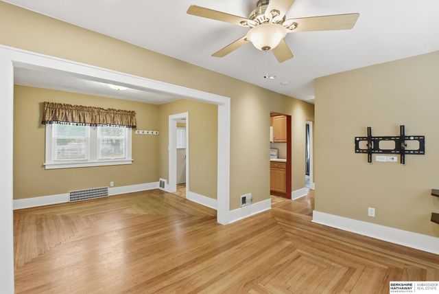 1201 S 44 Street, Omaha, NE 68105