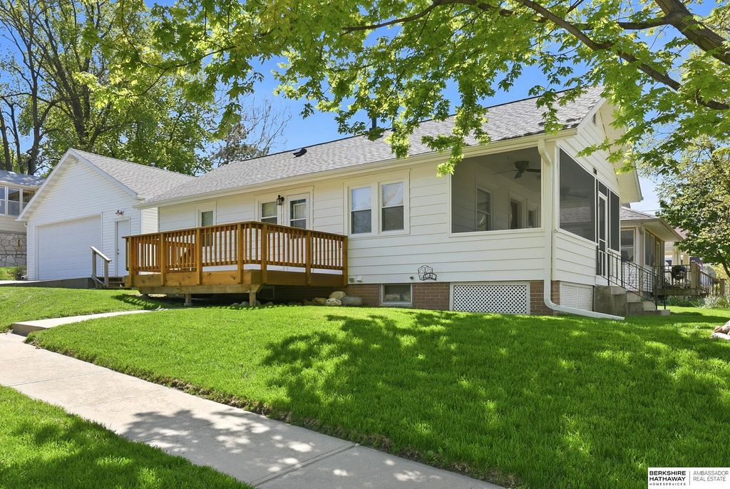 1201 S 44 Street, Omaha, NE 68105