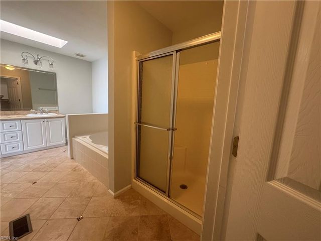 9462 Bay Front DR, Norfolk, VA 23518