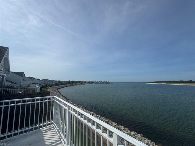 9462 Bay Front DR, Norfolk, VA 23518