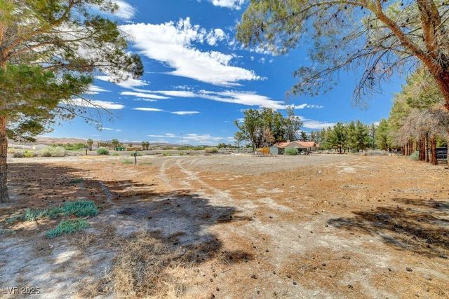 1635 Zubia Street, Overton, NV 89040