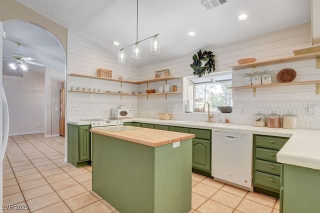 1635 Zubia Street, Overton, NV 89040