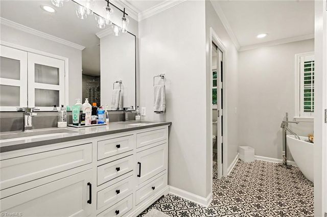 4015 BAYTREE Court, High Point, NC 27265