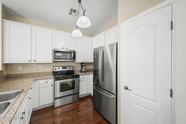 2113 E HUNTINGTON Drive, Phoenix, AZ 85040