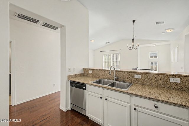 2113 E HUNTINGTON Drive, Phoenix, AZ 85040