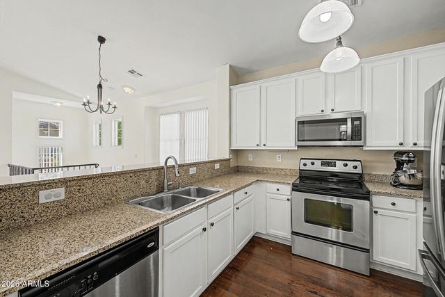 2113 E HUNTINGTON Drive, Phoenix, AZ 85040