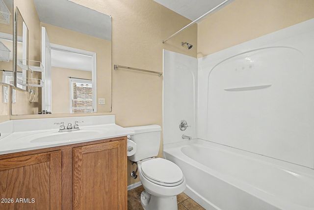 2113 E HUNTINGTON Drive, Phoenix, AZ 85040