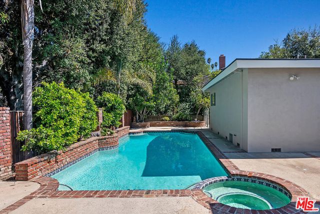 11555 Duque Drive, Studio City, CA 91604
