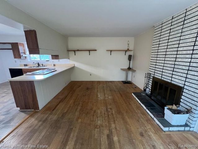 28482 Sutherland Drive, Warren, MI 48088
