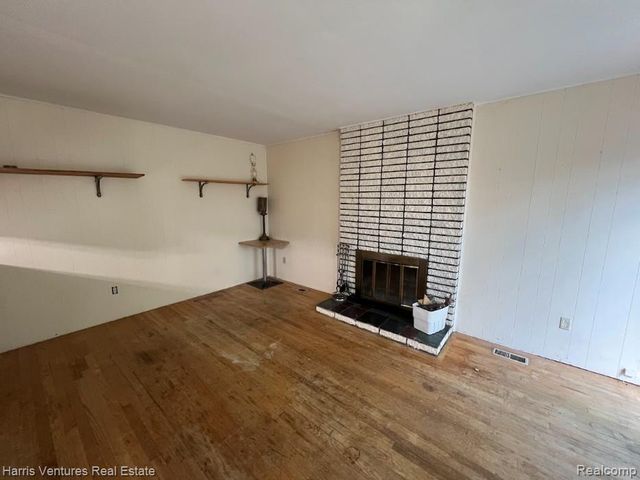 28482 Sutherland Drive, Warren, MI 48088