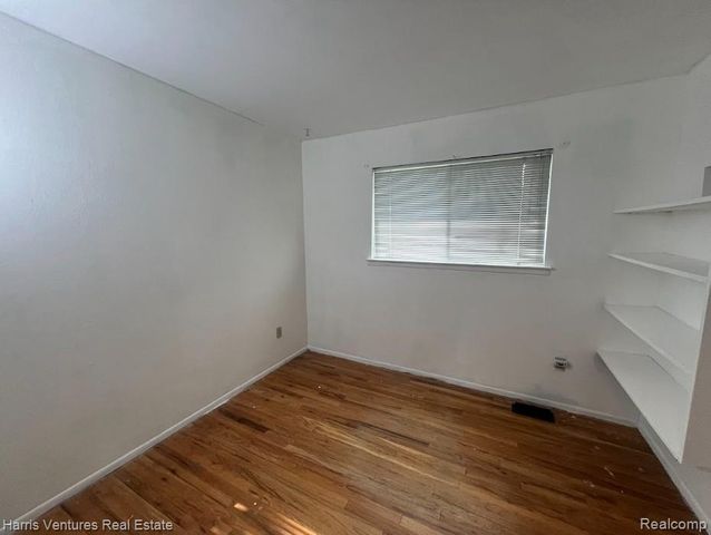 28482 Sutherland Drive, Warren, MI 48088