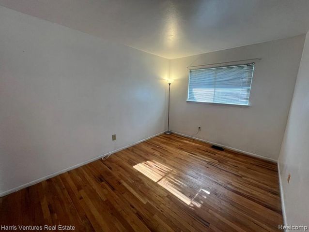 28482 Sutherland Drive, Warren, MI 48088