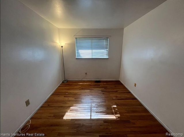 28482 Sutherland Drive, Warren, MI 48088