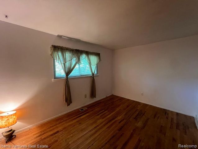 28482 Sutherland Drive, Warren, MI 48088
