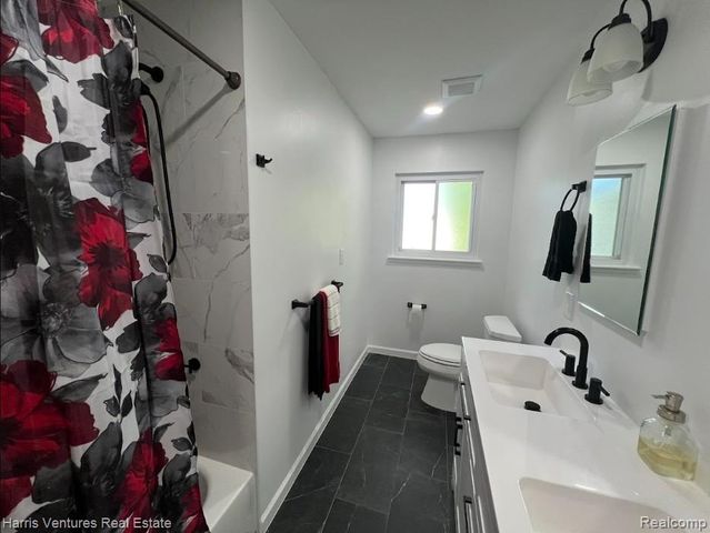 28482 Sutherland Drive, Warren, MI 48088