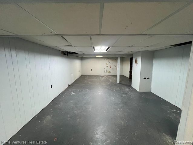 28482 Sutherland Drive, Warren, MI 48088
