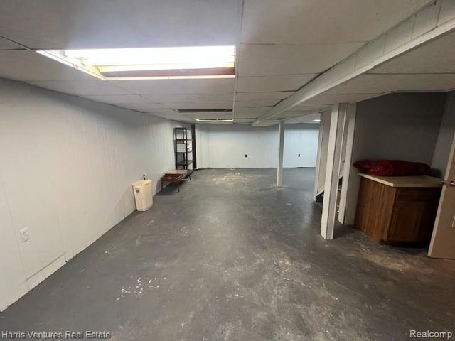 28482 Sutherland Drive, Warren, MI 48088