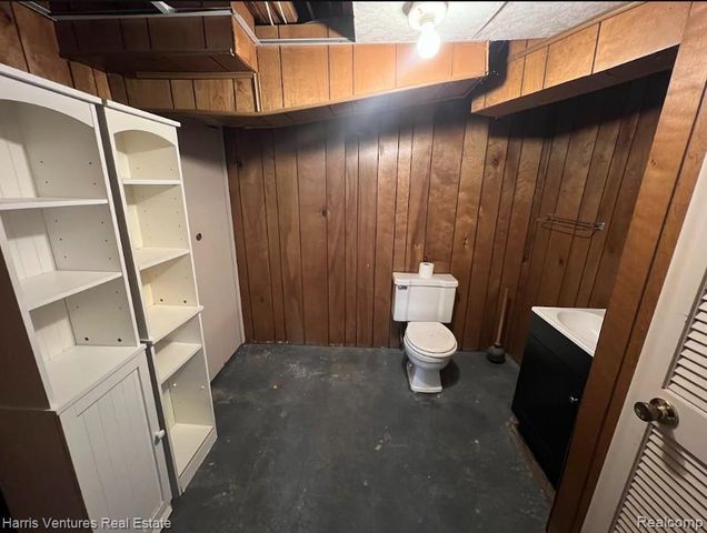 28482 Sutherland Drive, Warren, MI 48088