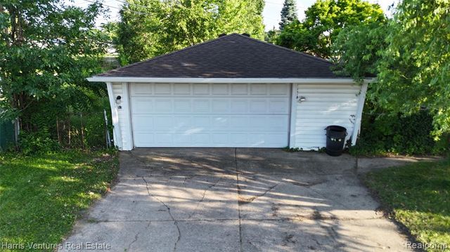 28482 Sutherland Drive, Warren, MI 48088