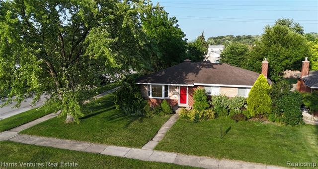28482 Sutherland Drive, Warren, MI 48088