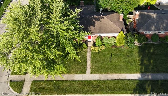 28482 Sutherland Drive, Warren, MI 48088
