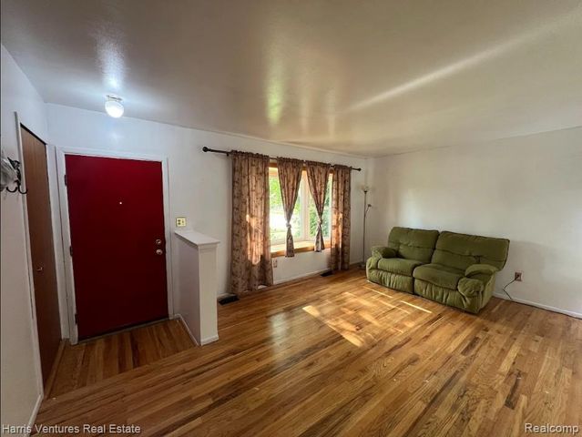 28482 Sutherland Drive, Warren, MI 48088