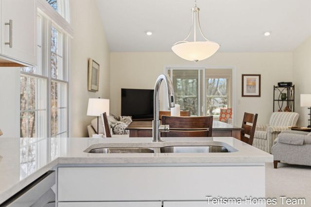 1546 Beechtree Commons, Grand Haven City, MI 49417