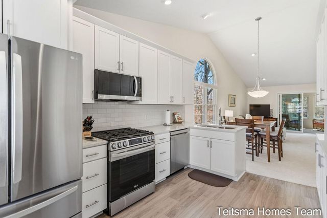 1546 Beechtree Commons, Grand Haven City, MI 49417