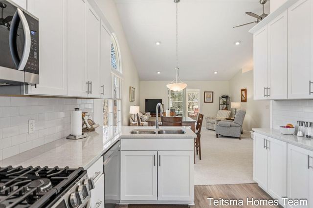 1546 Beechtree Commons, Grand Haven City, MI 49417