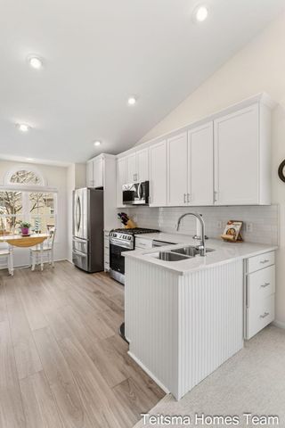 1546 Beechtree Commons, Grand Haven City, MI 49417
