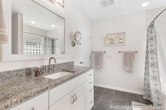 1546 Beechtree Commons, Grand Haven City, MI 49417