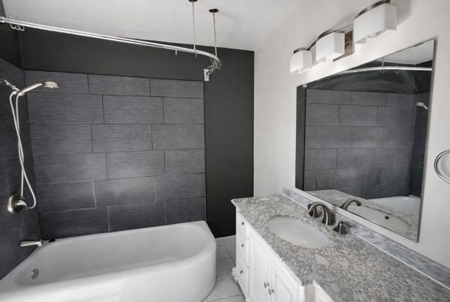 1610 W 36th Place 1, Los Angeles, CA 90018