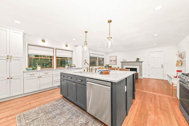 3200 Jerri COURT, Brookfield, WI 53045