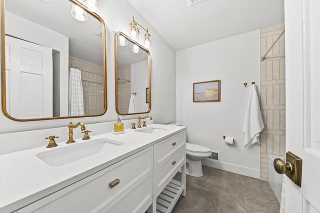 3200 Jerri COURT, Brookfield, WI 53045