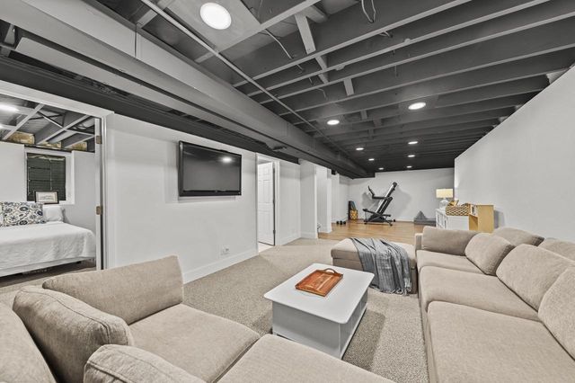 3200 Jerri COURT, Brookfield, WI 53045