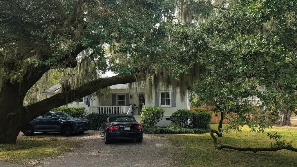 Image 1 of property listing at 2100 Pigeon Point Road, Beaufort, SC 29902