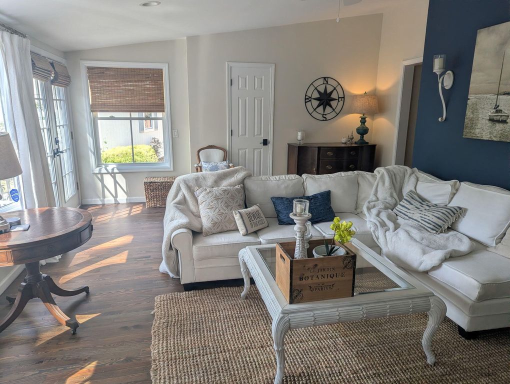 Image 16 of property listing at 2100 Pigeon Point Road, Beaufort, SC 29902