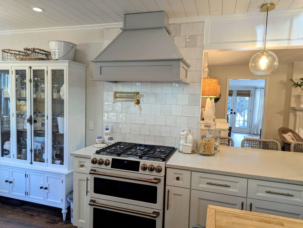 Image 20 of property listing at 2100 Pigeon Point Road, Beaufort, SC 29902