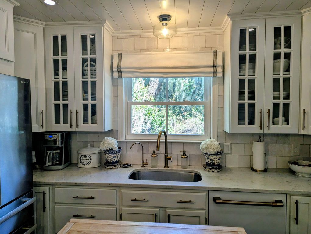 Image 21 of property listing at 2100 Pigeon Point Road, Beaufort, SC 29902