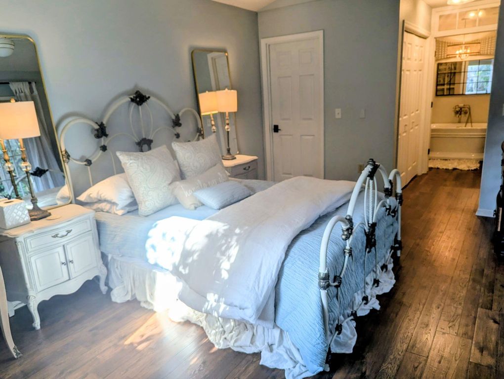 Image 25 of property listing at 2100 Pigeon Point Road, Beaufort, SC 29902